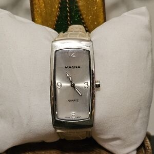 Vintage Magna Quartz Ladies Wristwatch